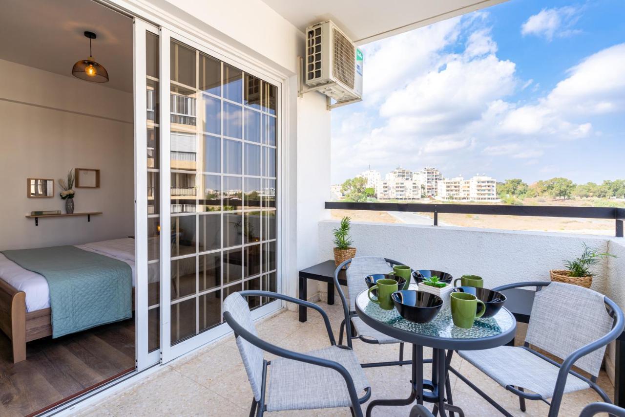 Araminta 2-Bedroom Apartment In Larnaka Exterior foto