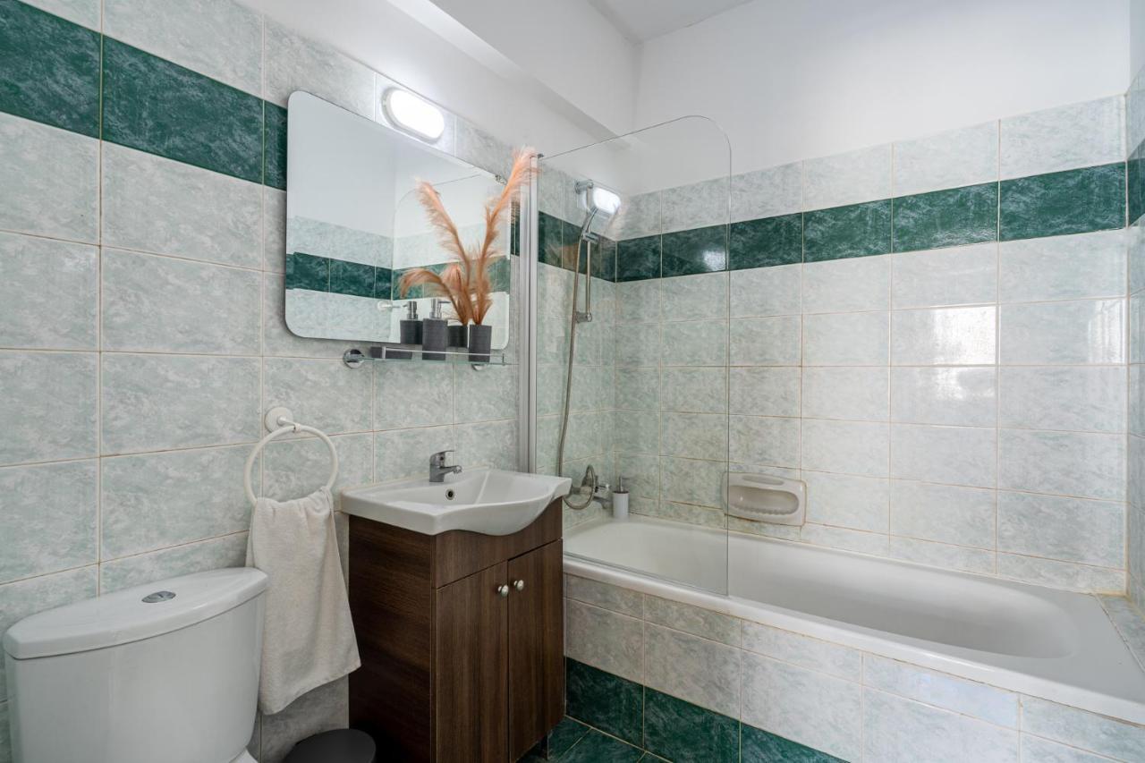 Araminta 2-Bedroom Apartment In Larnaka Exterior foto